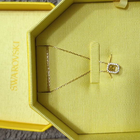 SWAROVSKI Millenia necklace Octagon cut, Yellow, Gold-tone plated - Picture 5 of 6